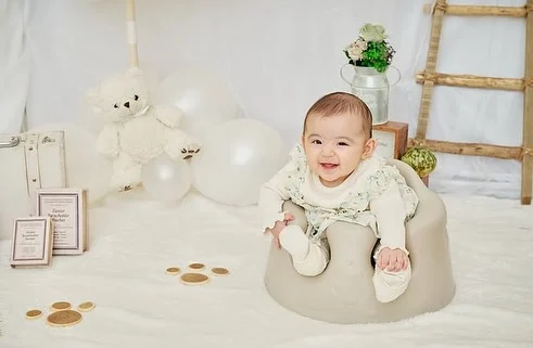 🐘

イベントで撮影してもらったそうです👼🌿

バンボベビーソファは腰すわり前の赤ちゃんも安定して座ることができるので、スタジオや撮影イベントでも活躍してます✨

@minikmiracle 
Thank you!

#bumbo #バンボ #ベビースタジオ #ベビーチェア